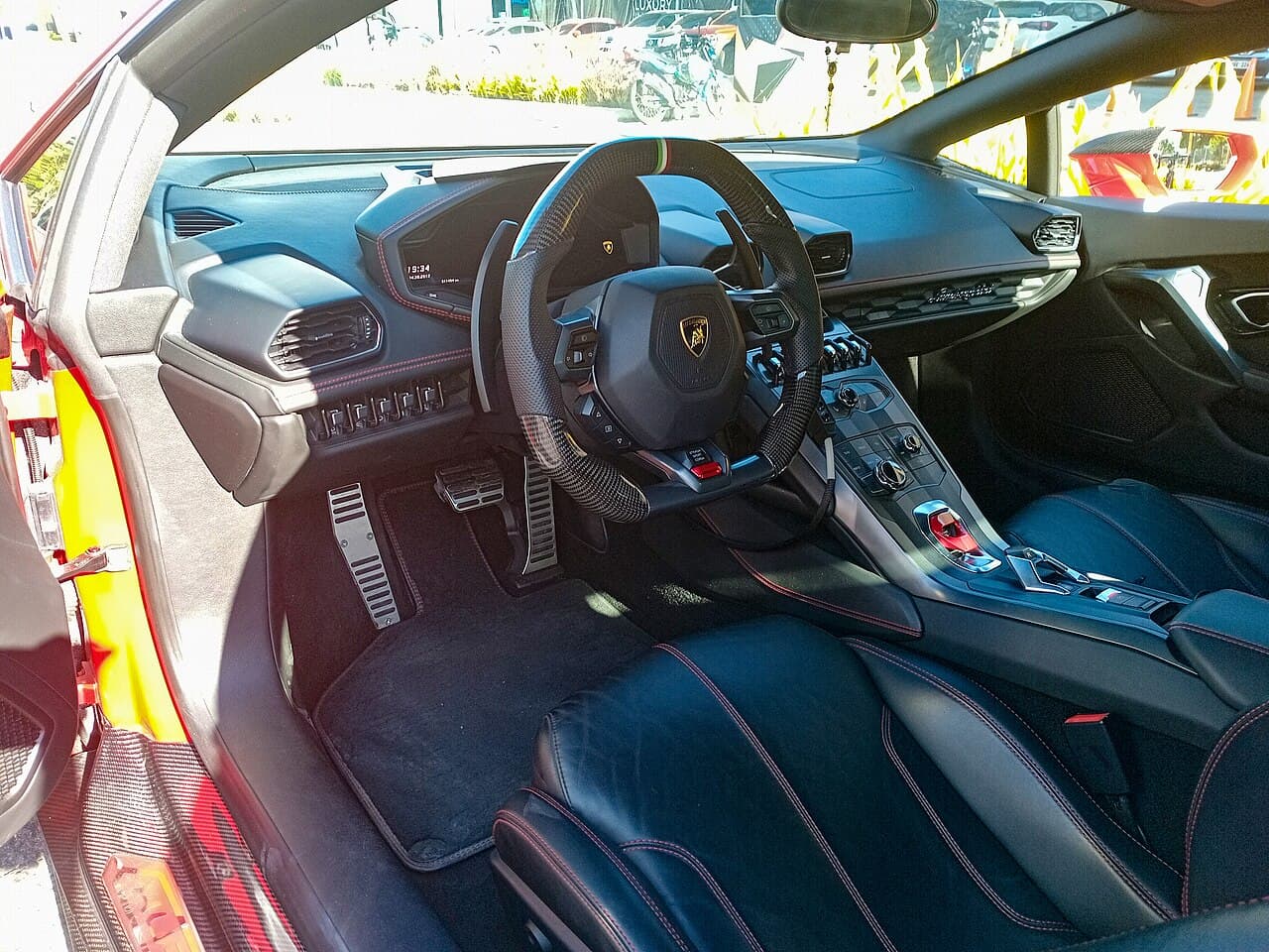 Lamborghini Huracán STO interior