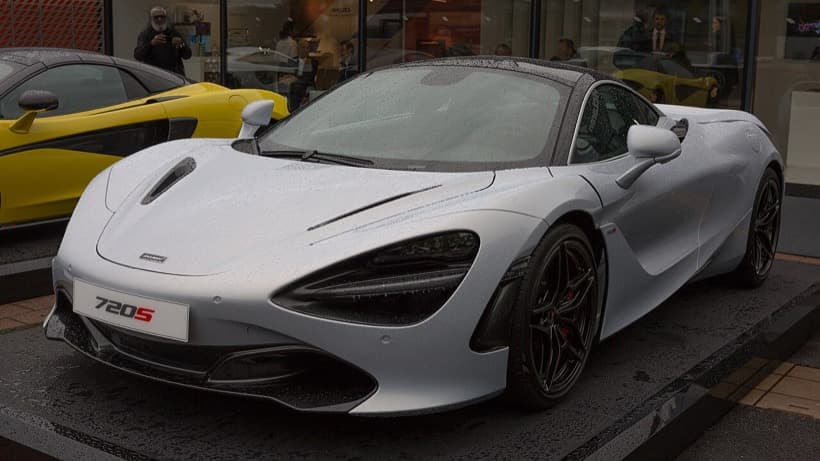 McLaren 720S in Memphis Red
