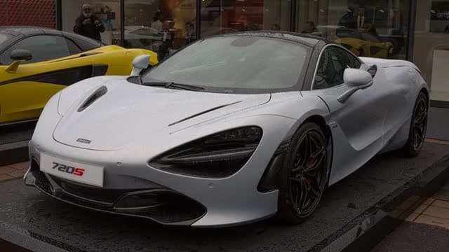 McLaren 720S — Memphis Red